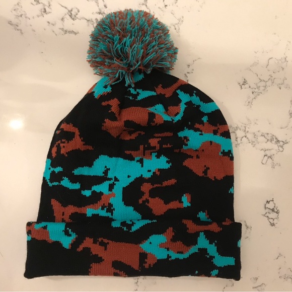 Washington Wizards Winter Hat - Picture 2 of 2